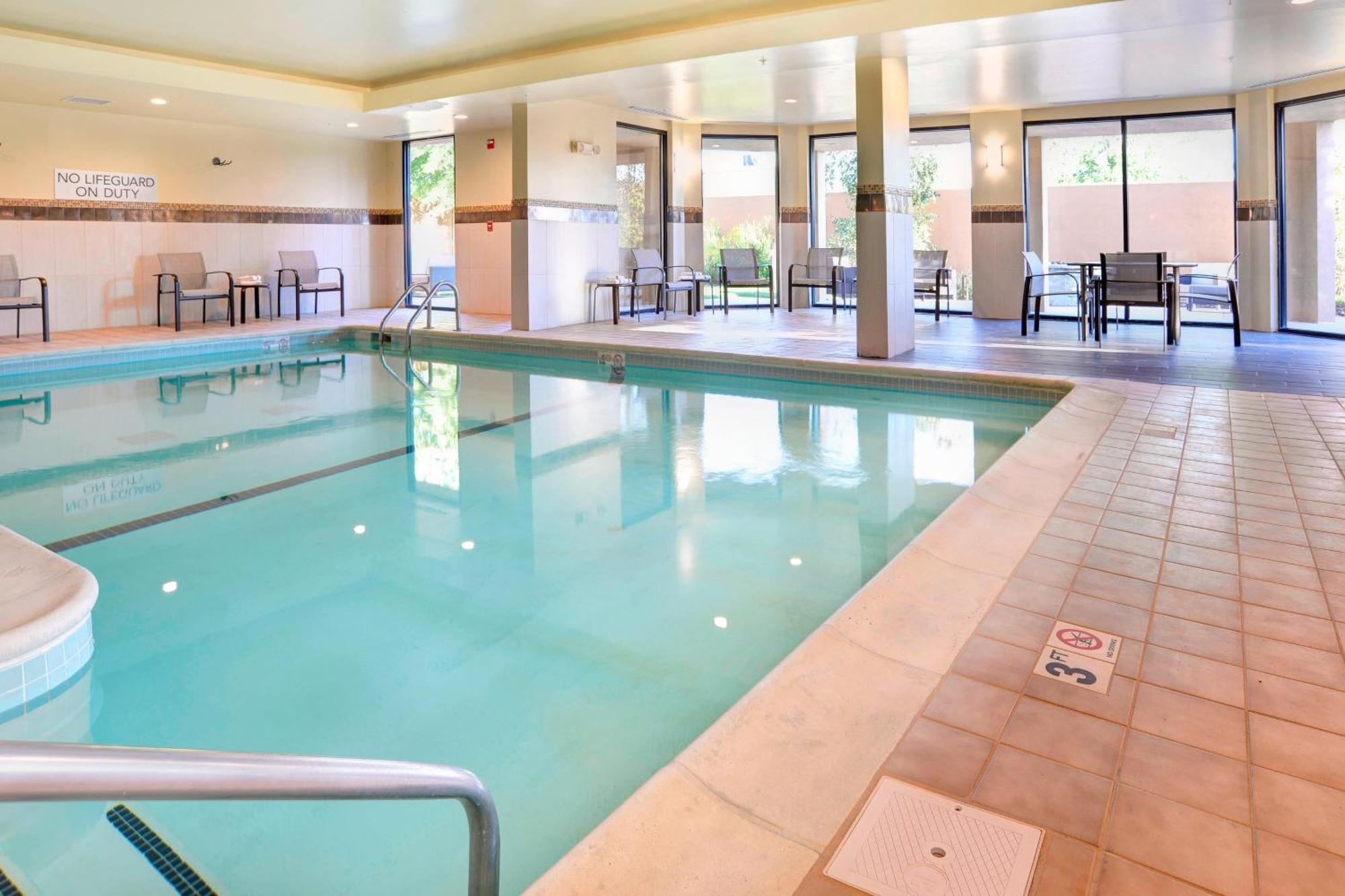 Courtyard By Marriott Kokomo Εξωτερικό φωτογραφία