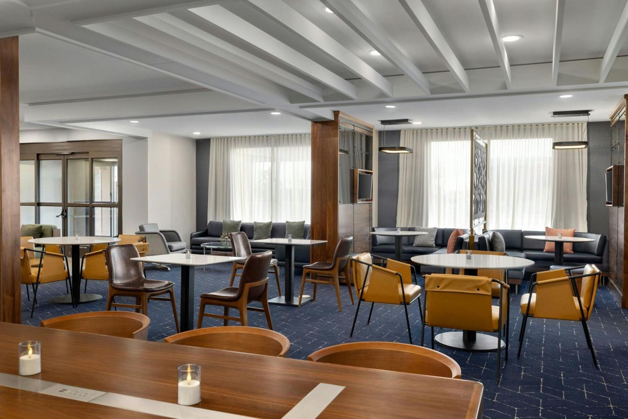 Courtyard By Marriott Kokomo Εξωτερικό φωτογραφία