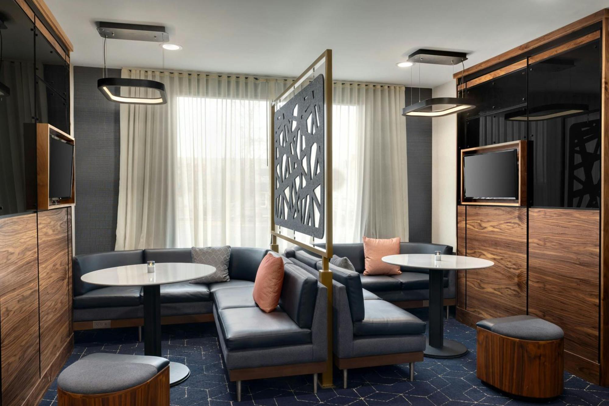 Courtyard By Marriott Kokomo Εξωτερικό φωτογραφία