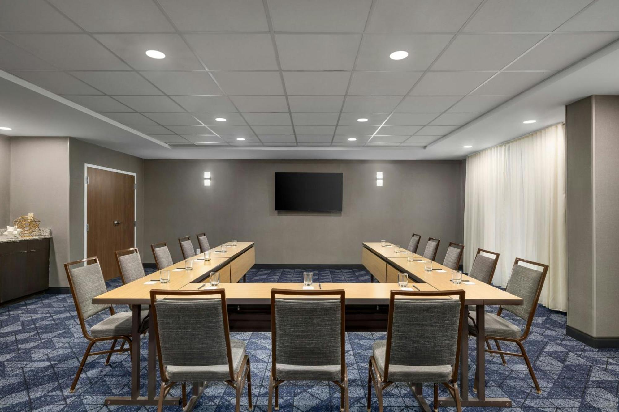 Courtyard By Marriott Kokomo Εξωτερικό φωτογραφία